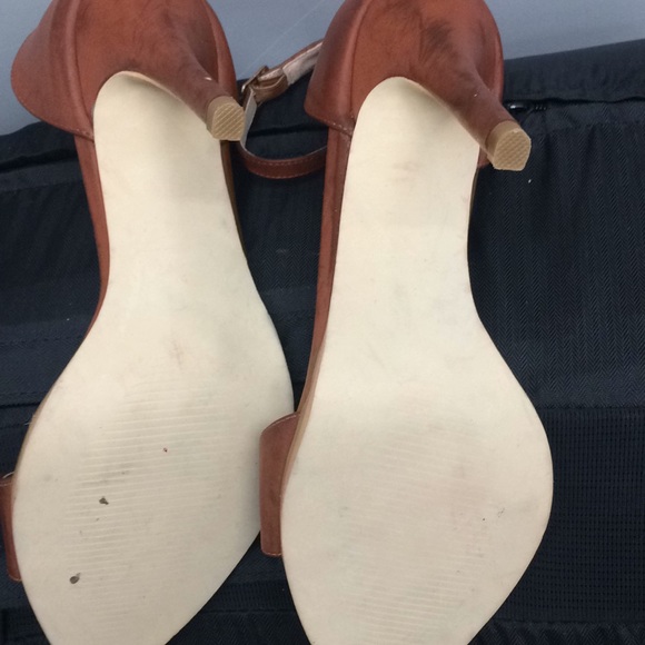 Sandals - Picture 2 of 3